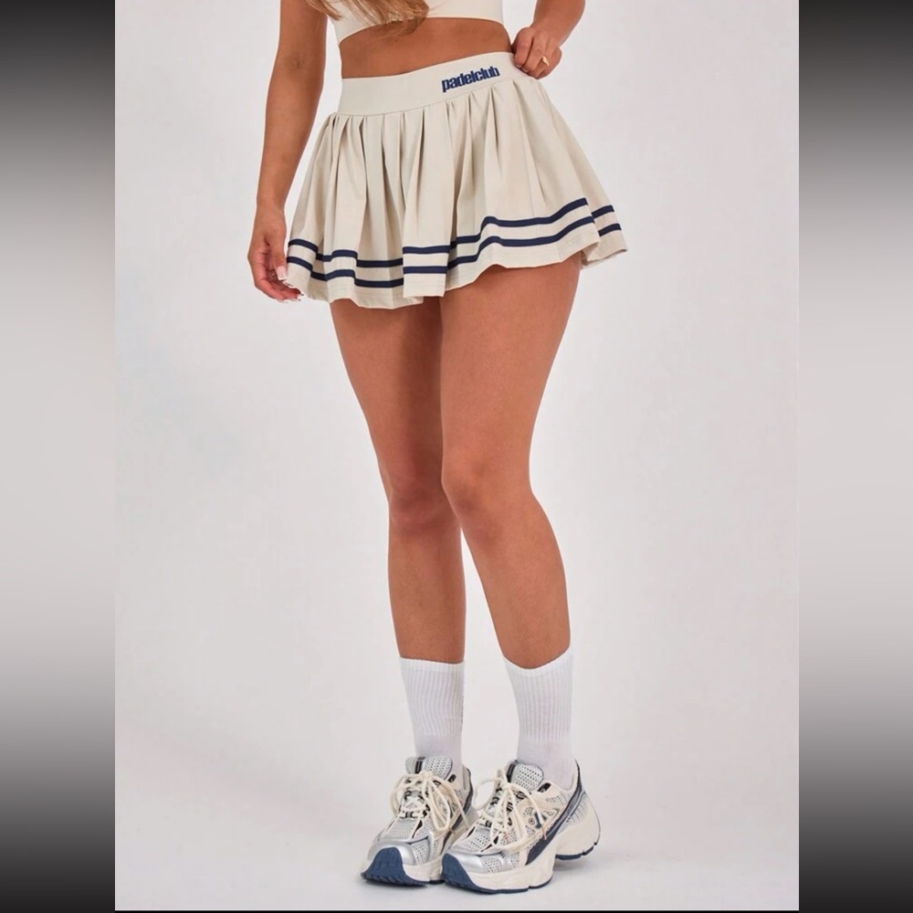 NWT Cream Pleated Tennis Skort w Navy Stripes Sz S